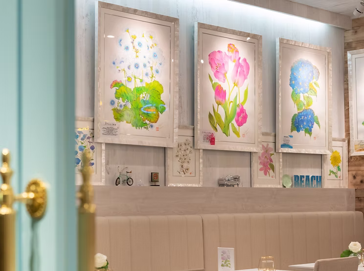 ショールームを彩る花のアート